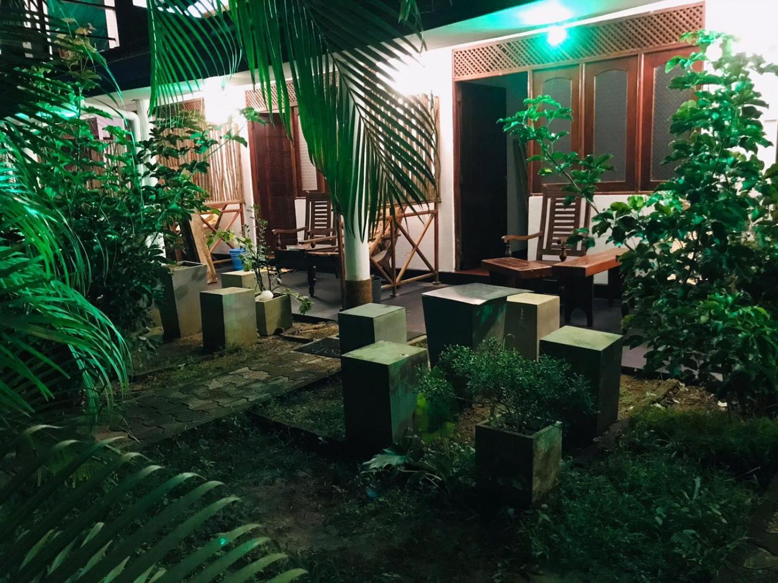 Lion Paradise Surf Beach Matara Extérieur photo